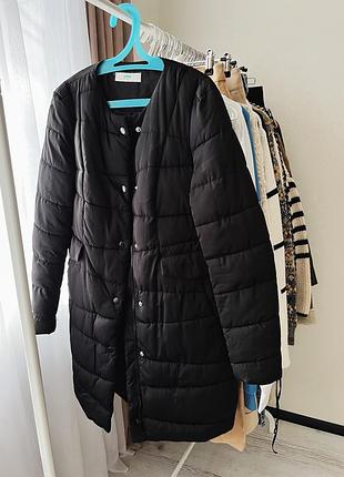 Чорна куртка на сінтапоні на осінь
