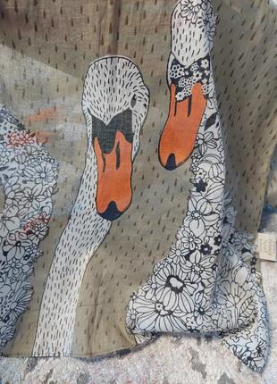 Хлопковый лёгкий шарф в гуси-лебеди disaster(170 см на 50 см)3 фото