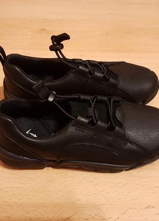 Шкіряні туфлі clarks tri weave black smooth