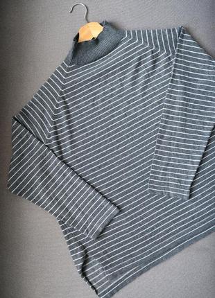 Трендовый серый свитер в полосочку1 фото