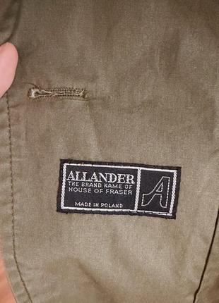 Зеленый двубортный плащ