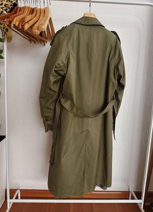 Зеленый двубортный плащ
