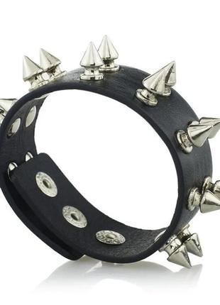 Браслет кожаный на руку с шипами черный