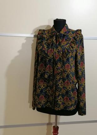 Нова блуза з рюшами і поворозками на шиї нова