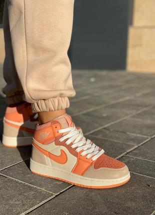 Женские кроссовки оранжевый nike air jordan 1 retro orange beige3 фото