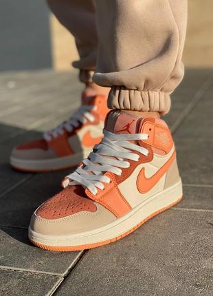 Женские кроссовки оранжевый nike air jordan 1 retro orange beige6 фото