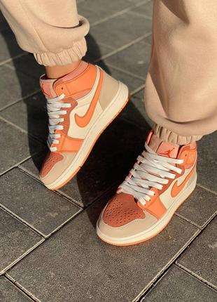 Женские кроссовки оранжевый nike air jordan 1 retro orange beige4 фото