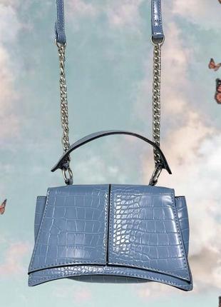 Голубая мини сумочка багет со змеиным тиснением2 фото