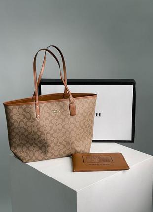 Женская сумка бренд coach reversible signature city tote khaki saddle