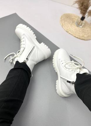 Зимние белые кожаные ботинки4 фото