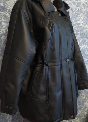 Стильная теплая куртка из кожзама большого размера6 фото