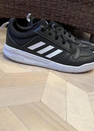 Кросівки adidas 23 см оригінал шкіряні