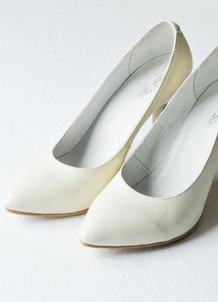 Кожаные женские туфли белого цвета, каблук 9 см3 фото