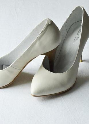 Кожаные женские туфли белого цвета, каблук 9 см4 фото