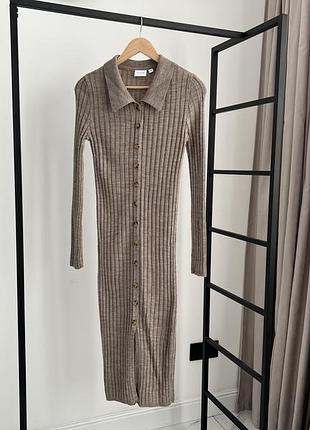 Платье миди на пуговках