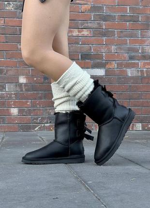 Сапоги теплые ugg bailey bow ii boot black leather (мех)4 фото