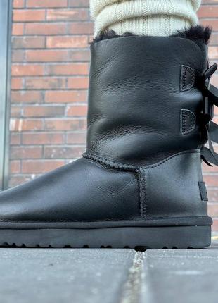 Сапоги теплые ugg bailey bow ii boot black leather (мех)7 фото