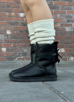 Сапоги теплые ugg bailey bow ii boot black leather (мех)5 фото