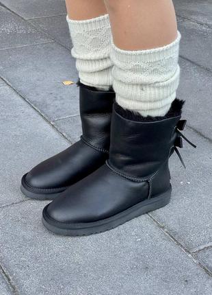 Сапоги теплые ugg bailey bow ii boot black leather (мех)2 фото