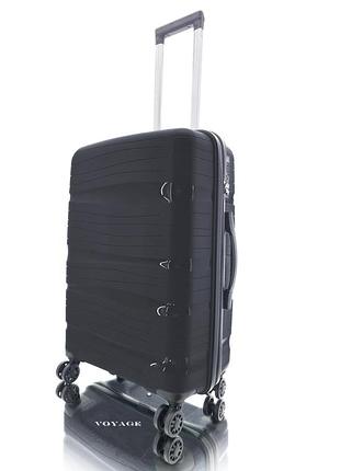 Дорожный пластиковый полипропиленовый чемодан средний м voyage super me на 4-х колесах черный