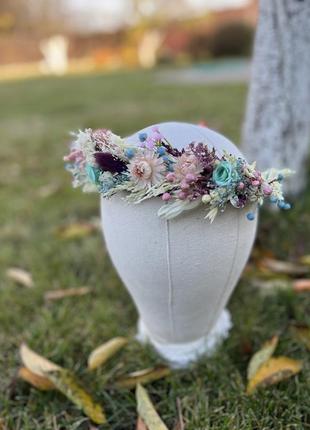 Венок свадебный из сухоцветами осенний на голову в розовых и голубых тонах.