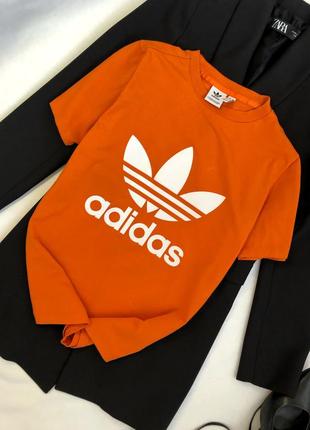 Футболка adidas