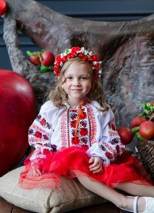 Вишитий костюм для дівчинки