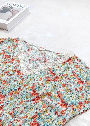 Шикарное тонюсенькое платье springfield миди длины стильным цветочным принтом с прошвой на груди5 фото