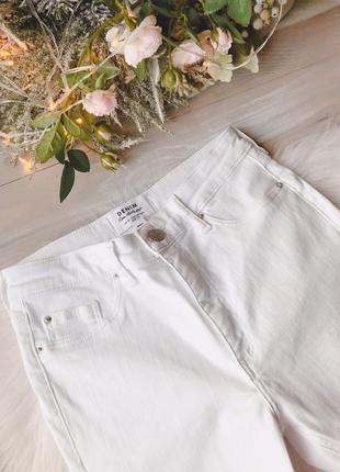 Белые джинсы.3 фото
