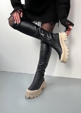 Новые ботфорты женские демисезонные кожаные черно-бижевые на платформе 36-401 фото