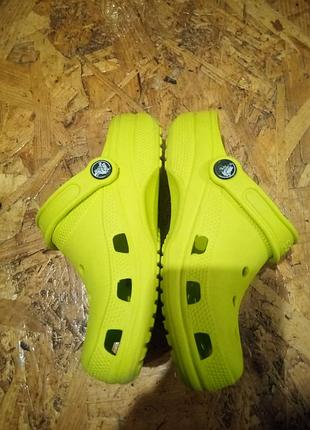 Шлепанцы crocs j1 6