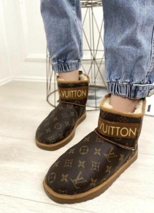 Короткі уггі луі lv валянки низькі автоледі принт під бренд луи лого ugg еко шкіра шкіряні коричневі замшеві чорні якісні зима теплі
