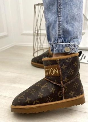 Угги из лого лв луи короткие низкие авто леди теплые мех под бренд lv ugg черные эко замша коричневые беж эко кожа кожа кожаные зимние зимние зима8 фото