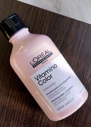 Професійний шампунь для сяйва фарбованого волосся l’orèal professionel serie expert vitamino color shampoo 300ml