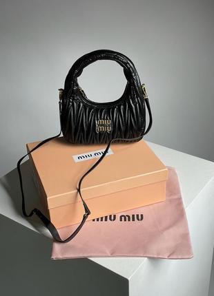 Сумка кожаная miumiu wander matelassé nappa leather mini hobo bag black2 фото