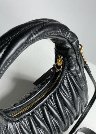 Сумка кожаная miumiu wander matelassé nappa leather mini hobo bag black6 фото