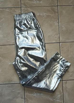 Кожаные брюки штаны джоггеры р. xs, m zara серебристый металлик5 фото