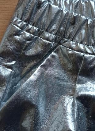 Кожаные брюки штаны джоггеры р. xs, m zara серебристый металлик8 фото