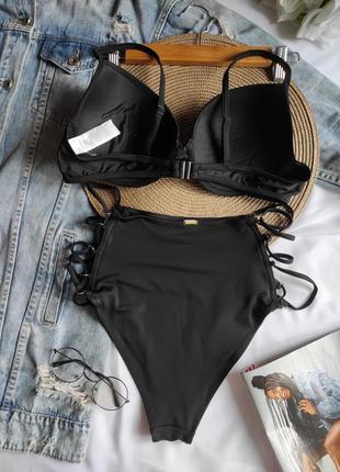 Стильний чорний купальник роздільний ліф бюстик та високі плавки зі шнурівкою чорні трусики2 фото