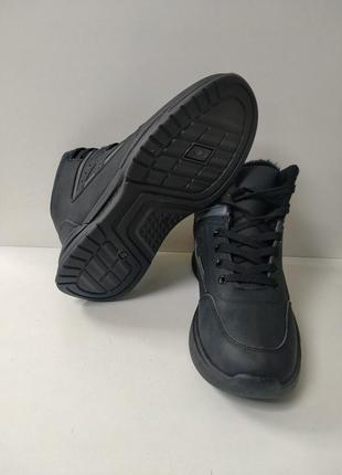 Ботинки мужские,серо-черные,на шнурках,зима.и-5215.
материал: искусственный нубук.
размеры:42-46.цена-1300грн4 фото