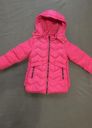 Яркая куртка на девочку