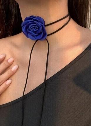 Трендовый чекер на шею на шнуровке цветок роза