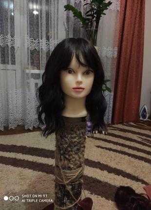 Продам перуки является термоволокно и является натуральная.