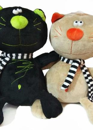 М'яка іграшка "кіт батон" у смугастому шарфику, чорний, сірий, 30 см.1 фото