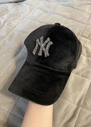 Осіння кепка в стилі new york