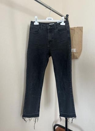 Стильные укороченные джинсы от бренда. сахар1 фото
