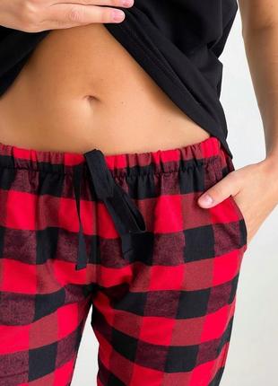 Жіночий піжамний комплект cosy у клітинку червоний/чорний(штани + чорна футболка)7 фото