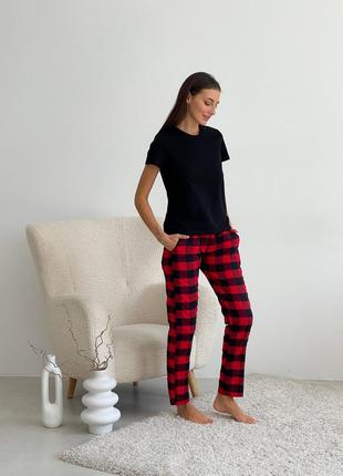 Жіночий піжамний комплект cosy у клітинку червоний/чорний(штани + чорна футболка)4 фото