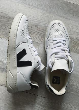 Оригинальные кожаные кеды veja