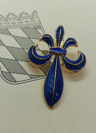 Брошь королевская лилия, геральдика, запечённая эмаль, fleur de lis